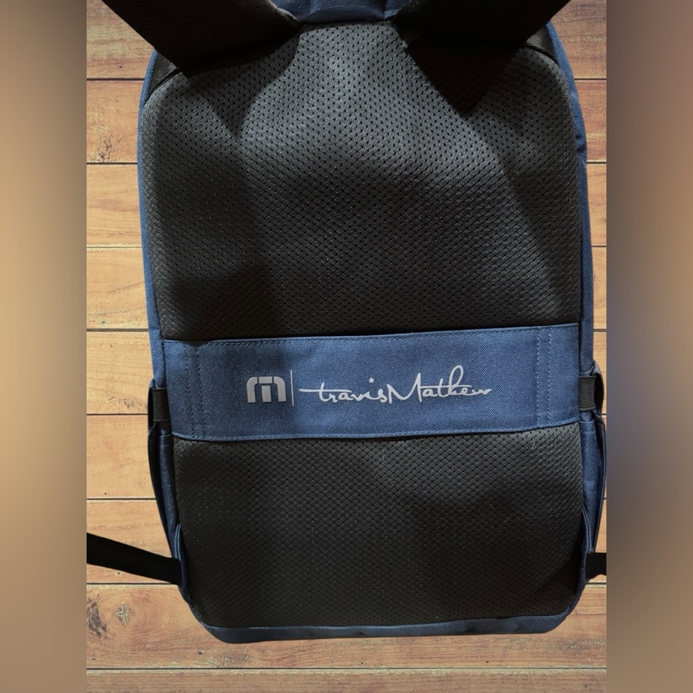 TravisMathew Approach Backpack In River Blue Navy, Like New - Picture 4 of 11